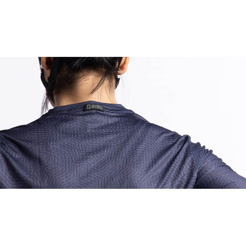 DETALLE-MAILLOT-CICLISTA-RELAXED-FIT-GIROU-MERE-4