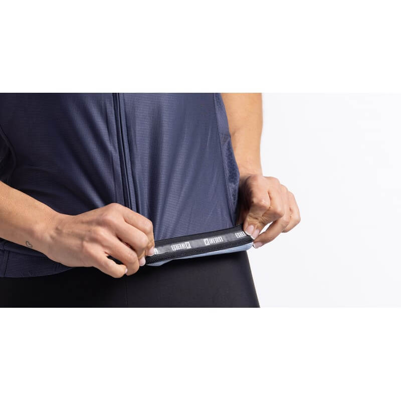 DETALLE-MAILLOT-CICLISTA-RELAXED-FIT-GIROU-MERE-5