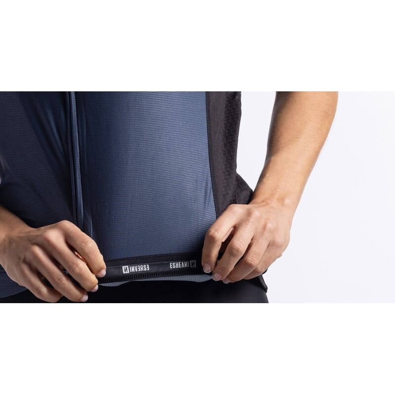 DETALLE-MAILLOT-CICLISTA-RELAXED-FIT-GIROU-TRIBU-5